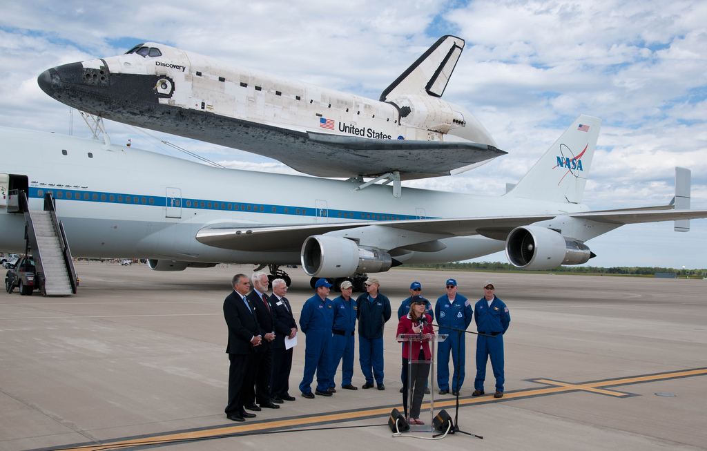 Crane Ballet to Hoist Space Shuttle Discovery from Carrier Plane